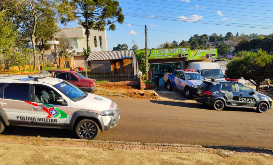 Em situações distintas, BPFron apreende 20 mil pacotes de cigarros e 22 volumes de contrabando no Oeste do estado