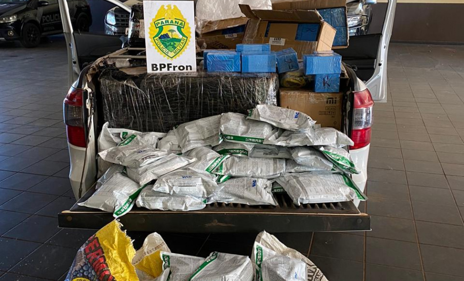 No Oeste do estado, BPFron apreende 40 mil pacotes de cigarros contrabandeados e recupera motocicleta furtada