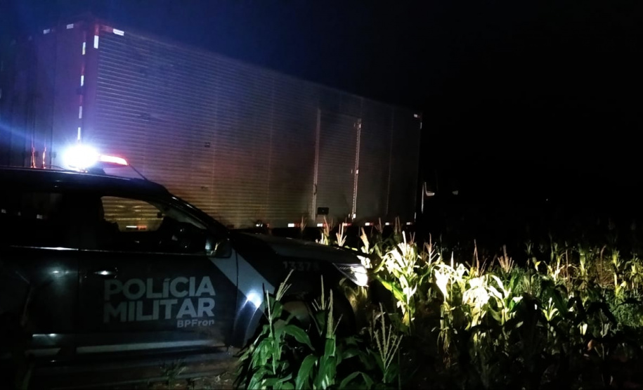 No Oeste do estado, BPFron apreende 40 mil pacotes de cigarros contrabandeados e recupera motocicleta furtada