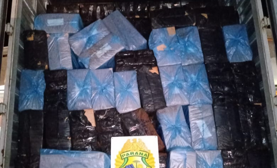 No Oeste do estado, BPFron apreende 40 mil pacotes de cigarros contrabandeados e recupera motocicleta furtada