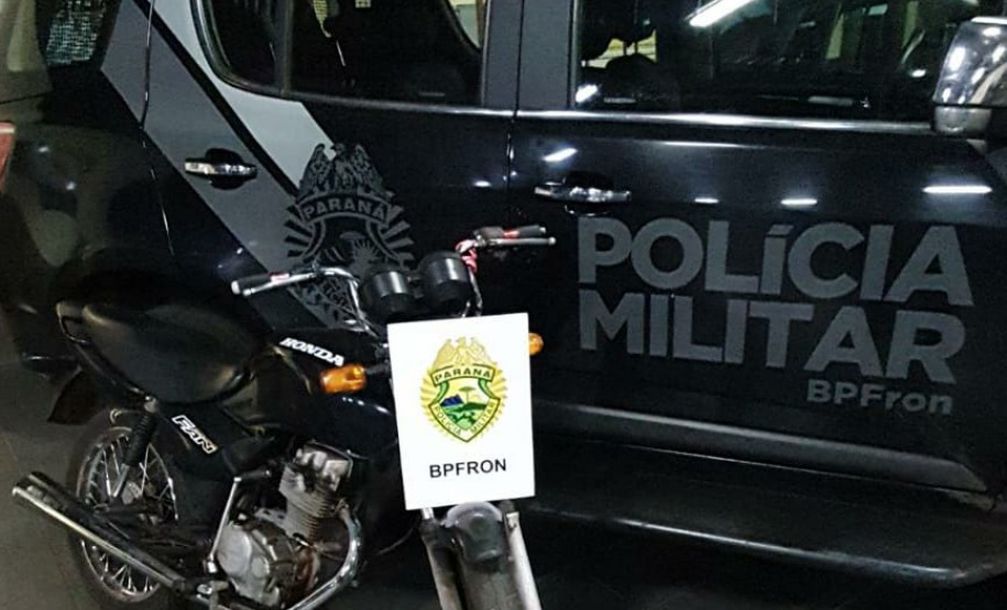 No Oeste do estado, BPFron apreende 40 mil pacotes de cigarros contrabandeados e recupera motocicleta furtada