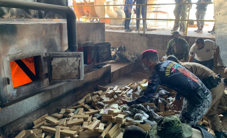 Na semana do combate ao tráfico de drogas, 15 toneladas de drogas apreendidas pela Operação Hórus são incineradas no Paraná