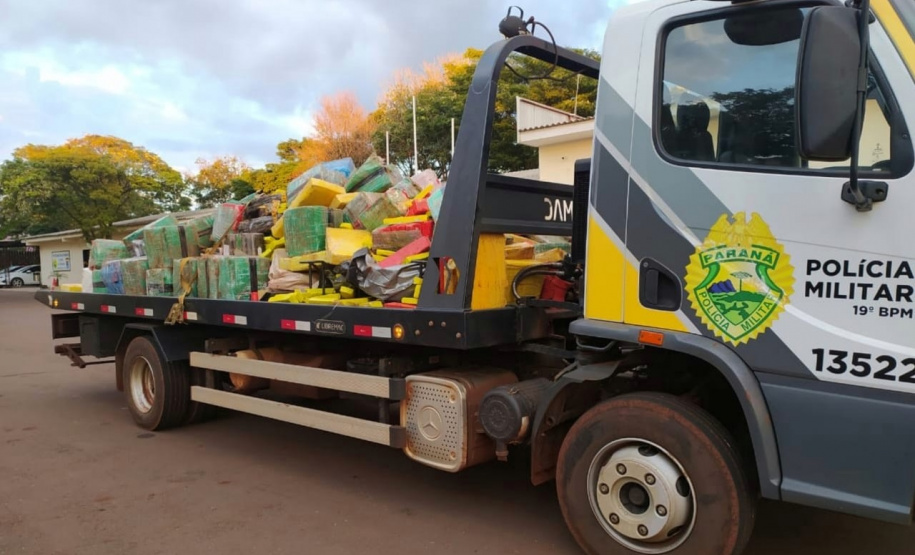 PM apreende mais de três toneladas de maconha em área rural de Toledo, no oeste do Paraná