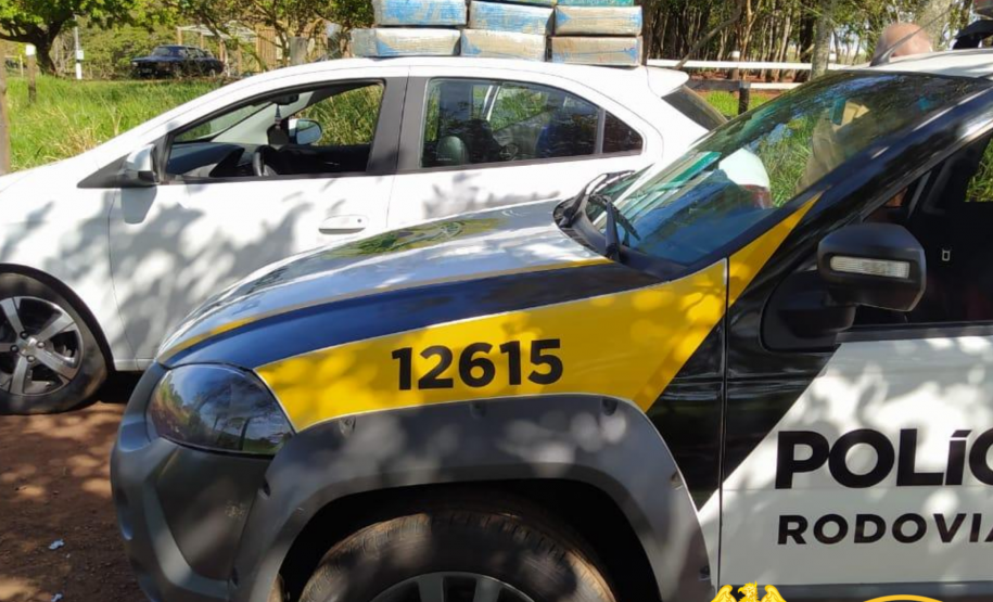 Homem foge de fiscalização da PRE e abandona carro com mais de 190 quilos de maconha no Oeste do PR