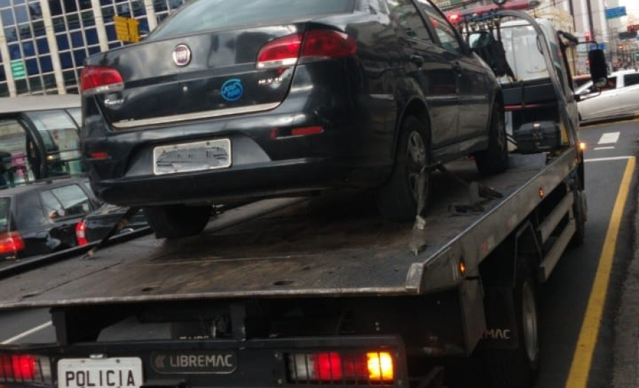 BPTran apreende carro com quase R$ 200 mil em pendências administrativas em Curitiba