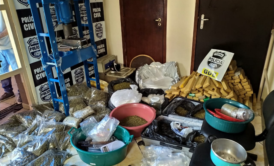 PCPR descobre laboratório de drogas e apreende maconha e cocaína em Foz do Iguaçu