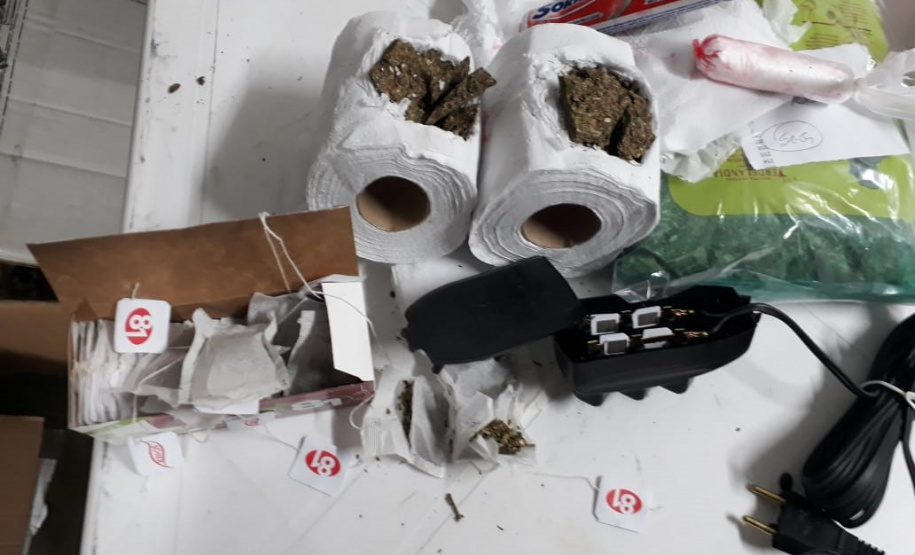 Em Guarapuava, agentes de cadeia apreendem ilícitos que estavam escondidos em materiais de higiene