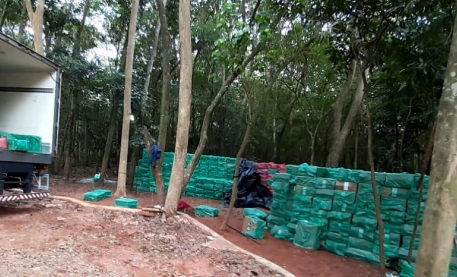 PCPR apreende lancha e cerca de 500 quilos de maconha durante operação Hórus