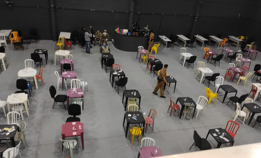 AIFU flagra bingo com 253 pessoas no Cajuru durante fiscalização na Capital