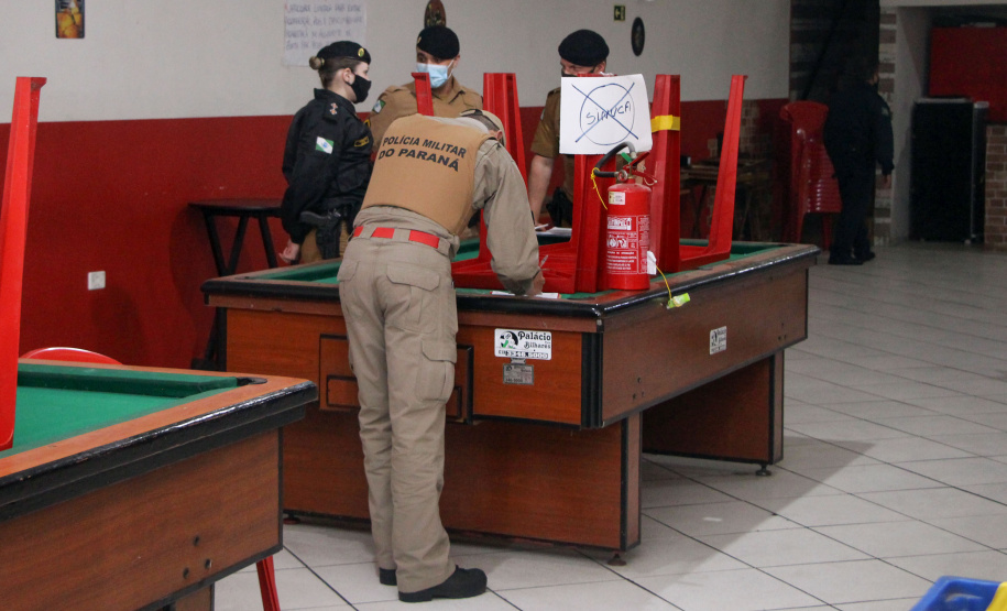 Operação fecha comércio e apreende contrabando em Curitiba