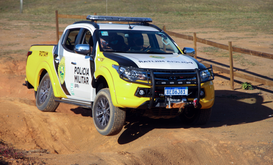 BPRv promove treinamento em caminhonete 4x4 para policiais militares e agentes de trânsito em Quatro Barras, na RMC