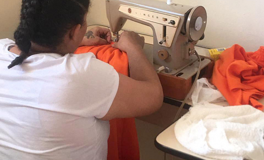 Presos do Paraná já produziram 2 milhões de unidades de EPIs