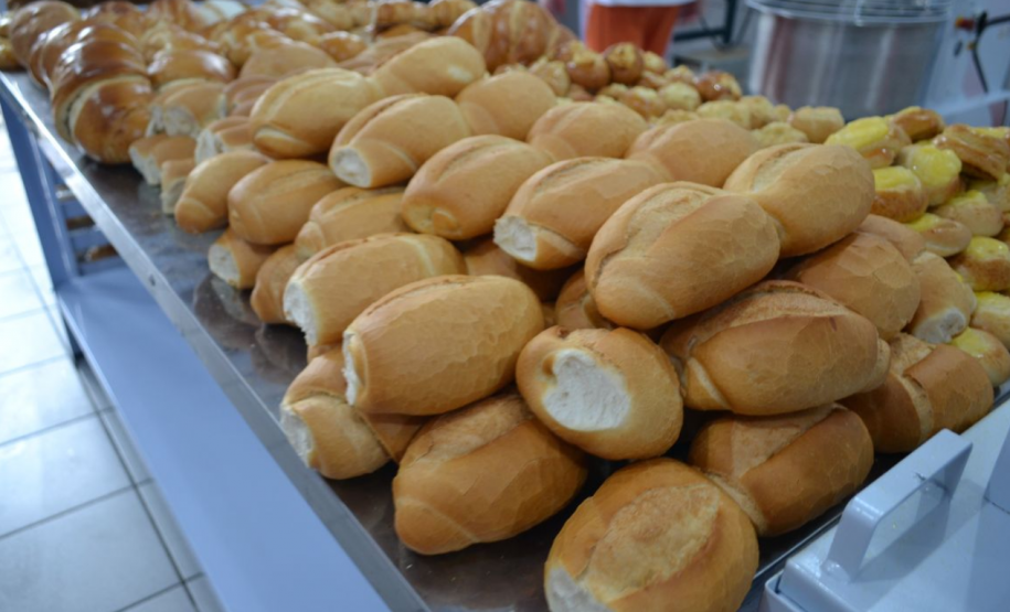 Trabalho social do Depen e do Rotary Club distribui pães para instituições de Cascavel