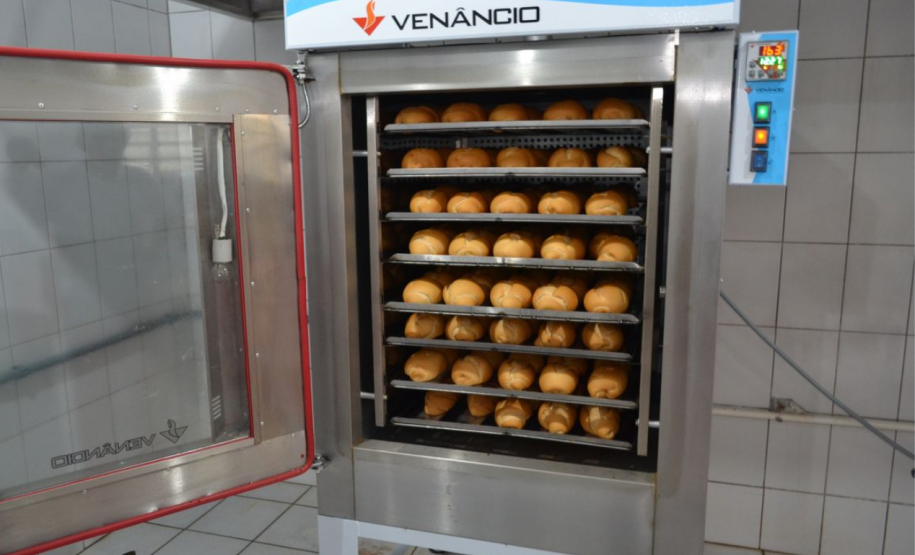 Trabalho social do Depen e do Rotary Club distribui pães para instituições de Cascavel