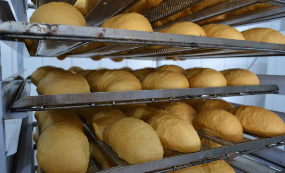 Trabalho social do Depen e do Rotary Club distribui pães para instituições de Cascavel