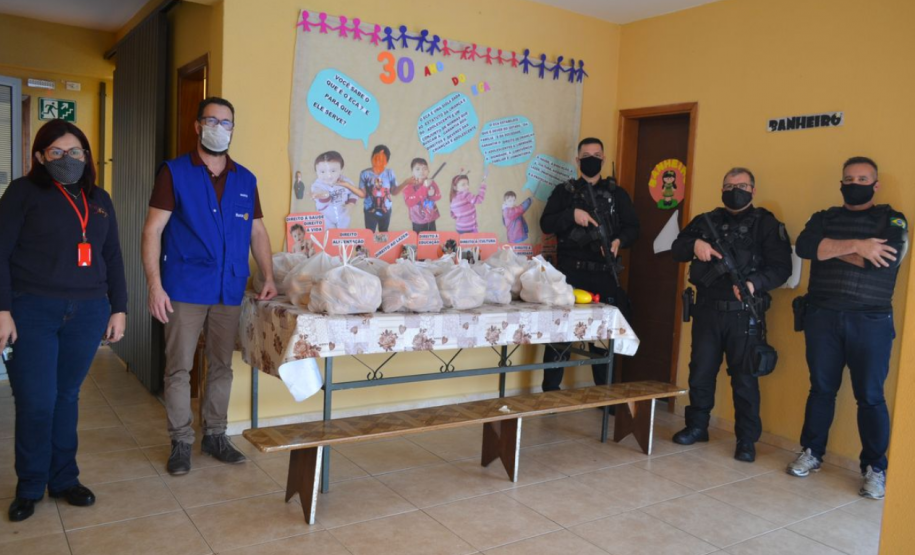 Trabalho social do Depen e do Rotary Club distribui pães para instituições de Cascavel