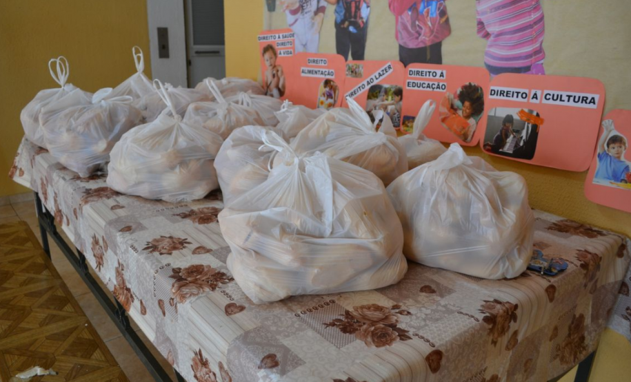 Trabalho social do Depen e do Rotary Club distribui pães para instituições de Cascavel