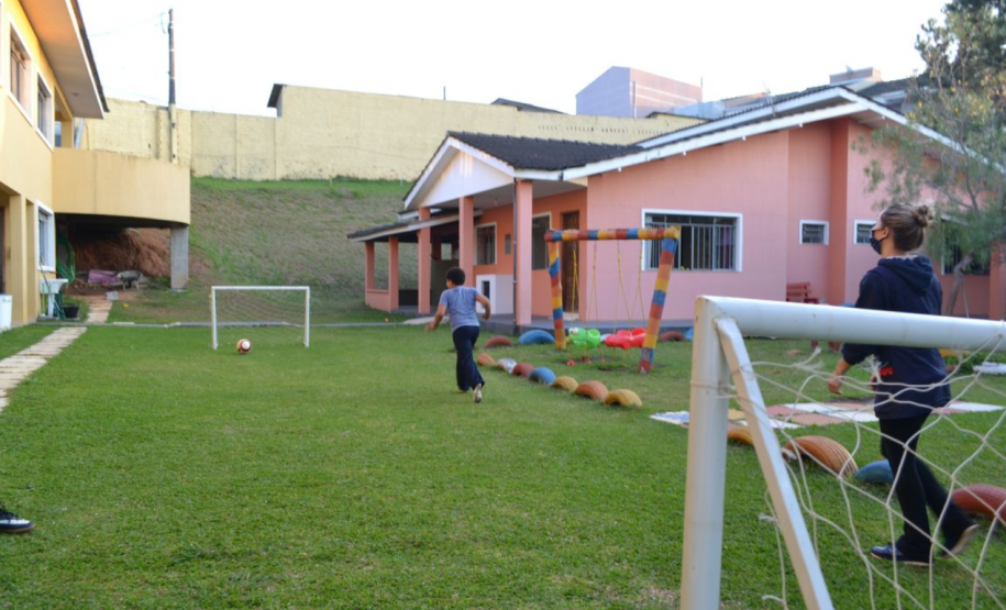 Trabalho social do Depen e do Rotary Club distribui pães para instituições de Cascavel