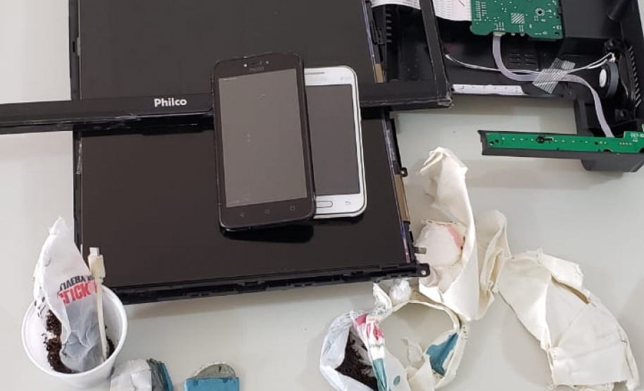 Familiar envia televisão recheada de ilícitos para preso de Cascavel