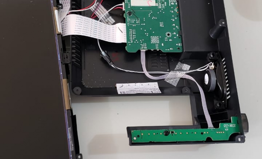 Familiar envia televisão recheada de ilícitos para preso de Cascavel