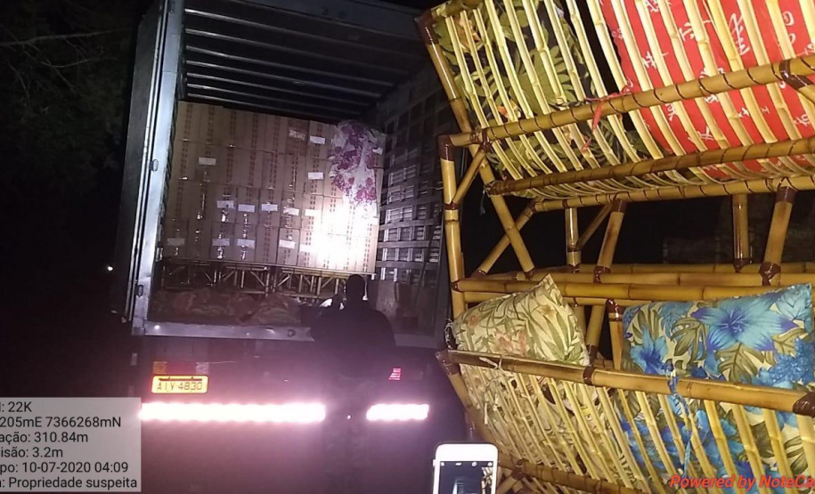Polícia Ambiental apreende 550 caixas de cigarros, um caminhão e dois veículos no Noroeste do estado