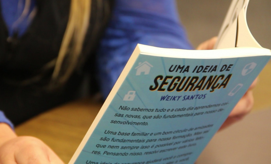 Filho de policial militar lança livro com orientações de segurança para crianças e jovens