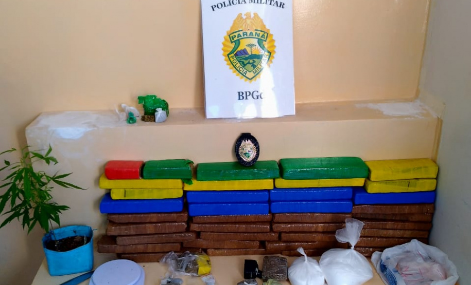 Em Piraquara, na RMC, PM apreende mais de 22 quilos de maconha e duas pessoas acabam presas