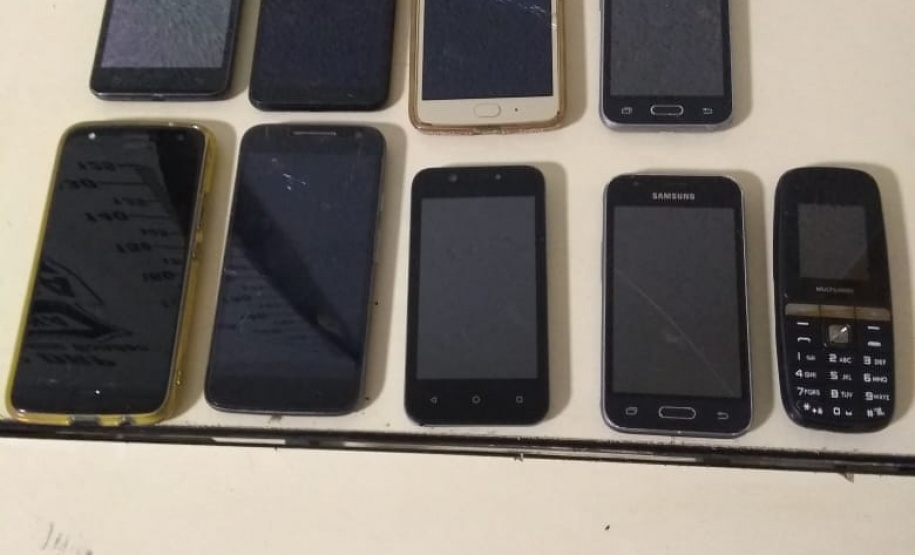 Dupla é detida tentando arremessar nove celulares, maconha e cocaína na Cadeia de Marechal Cândido Rondon