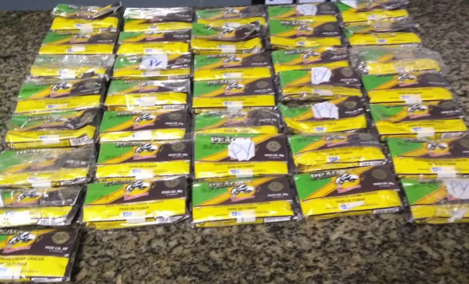 Dupla é detida tentando arremessar nove celulares, maconha e cocaína na Cadeia de Marechal Cândido Rondon