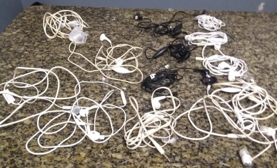 Dupla é detida tentando arremessar nove celulares, maconha e cocaína na Cadeia de Marechal Cândido Rondon