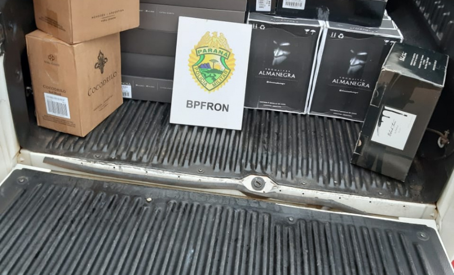 BPFron apreende mais de 21 quilos de cocaína e carro carregado com vinho contrabandeado no oeste do Paraná