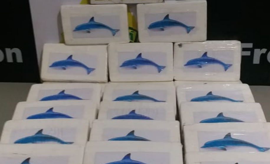 BPFron apreende mais de 21 quilos de cocaína e carro carregado com vinho contrabandeado no oeste do Paraná