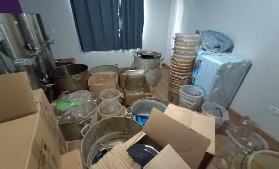 PM descobre laboratório de drogas e prende dois envolvidos no Botiatuvinha, em Curitiba