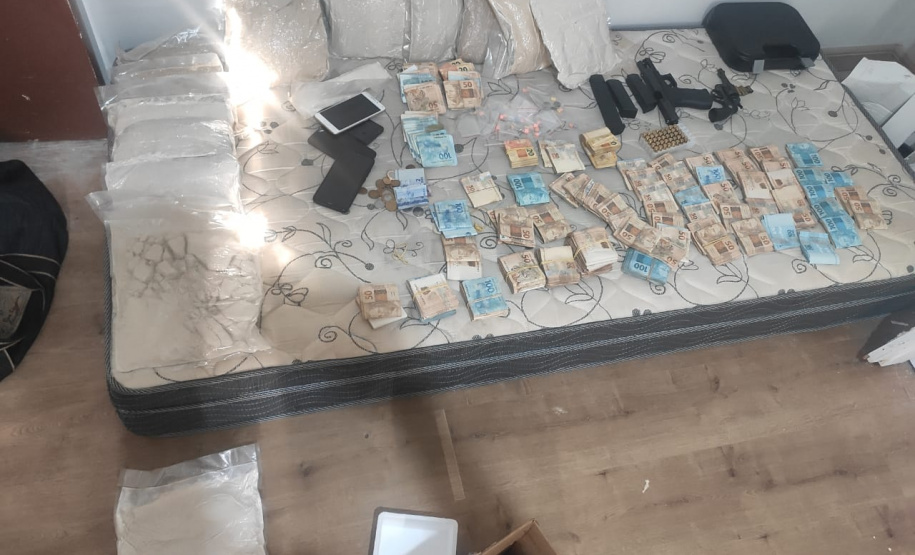 PM descobre laboratório de drogas e prende dois envolvidos no Botiatuvinha, em Curitiba