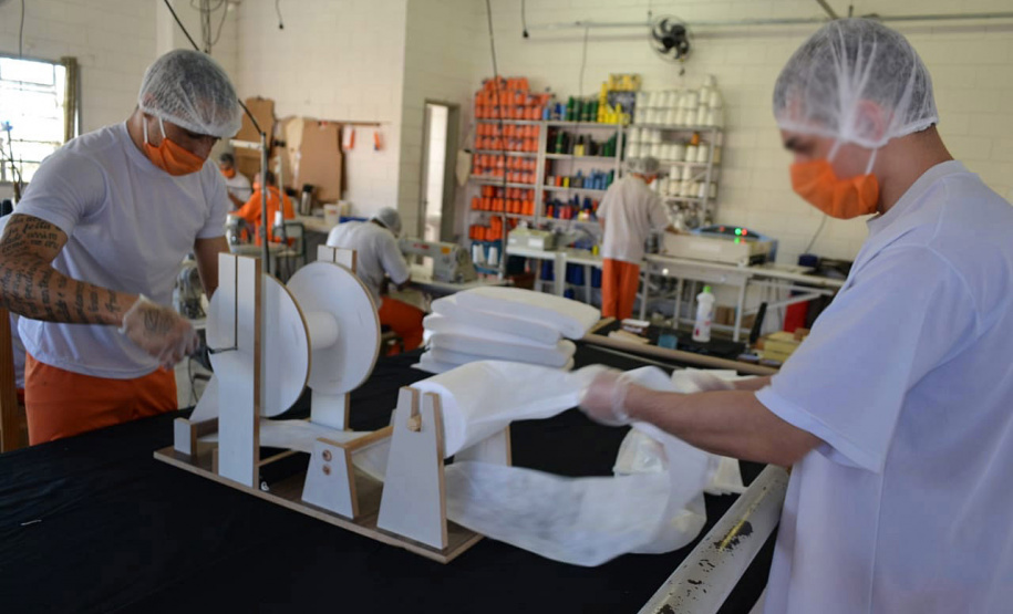 Presos do Paraná já produziram 2 milhões de unidades de EPIs