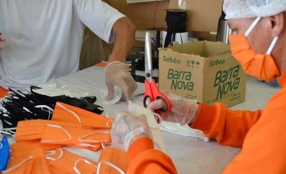 Presos do Paraná já produziram 2 milhões de unidades de EPIs