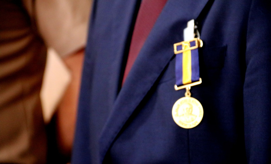 Secretário da Segurança Pública recebe medalha no aniversário de 166 anos da Polícia Militar do Paraná