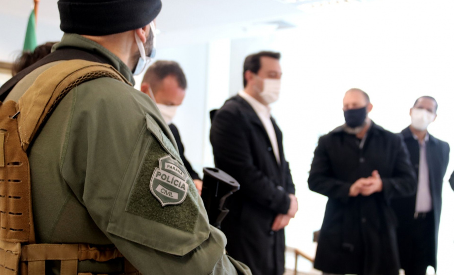 Polícia Civil recebe caminhão de treinamento de tiros e mais de 100 viaturas