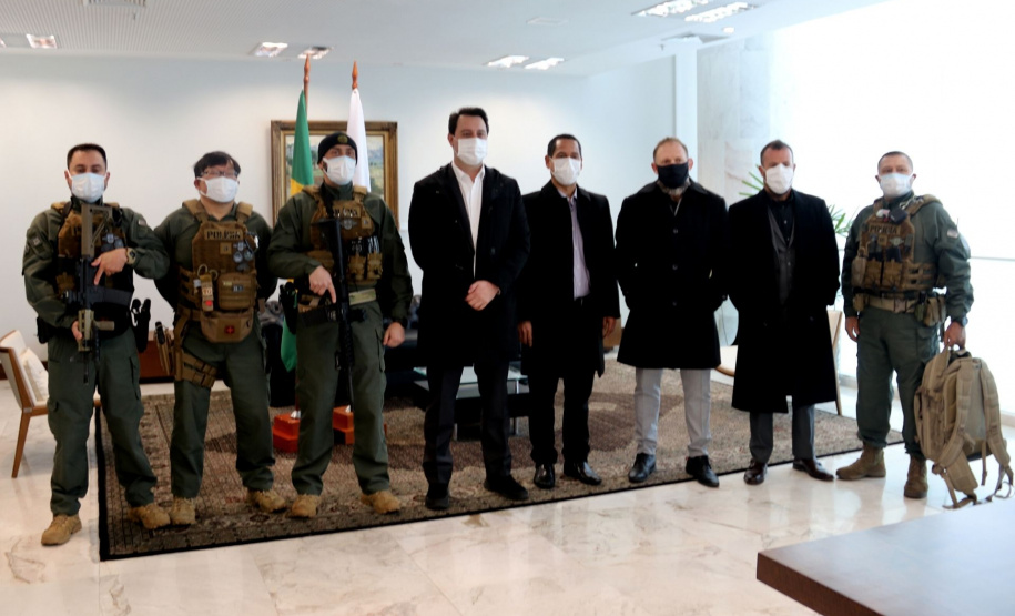 Polícia Civil recebe caminhão de treinamento de tiros e mais de 100 viaturas