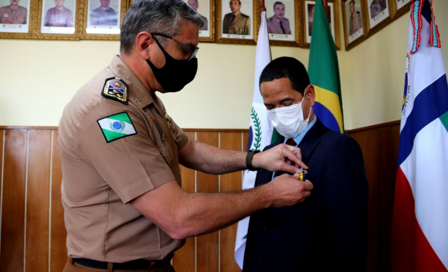 Secretário da Segurança Pública recebe medalha no aniversário de 166 anos da Polícia Militar do Paraná