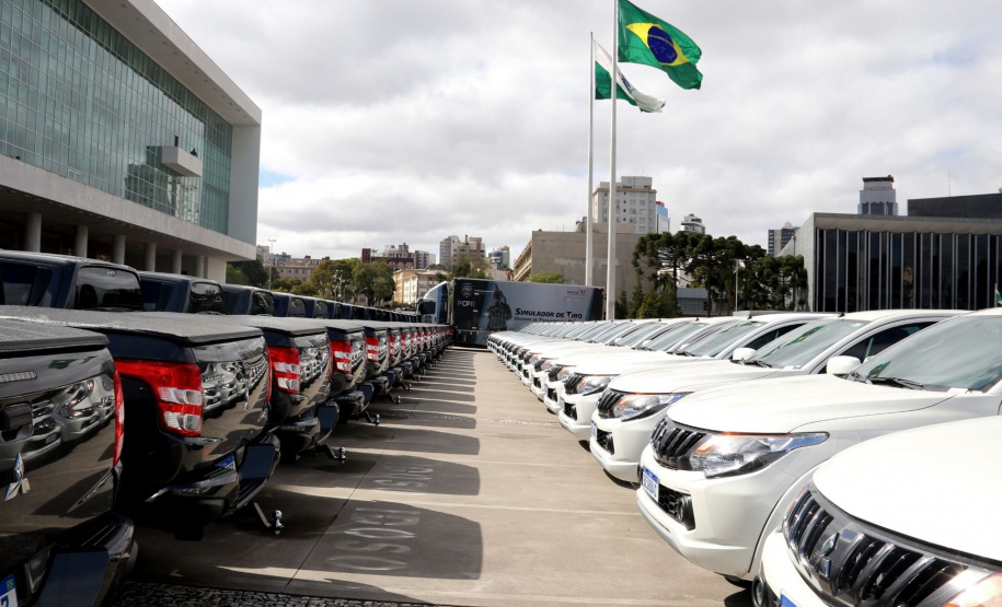 Polícia Civil recebe caminhão de treinamento de tiros e mais de 100 viaturas