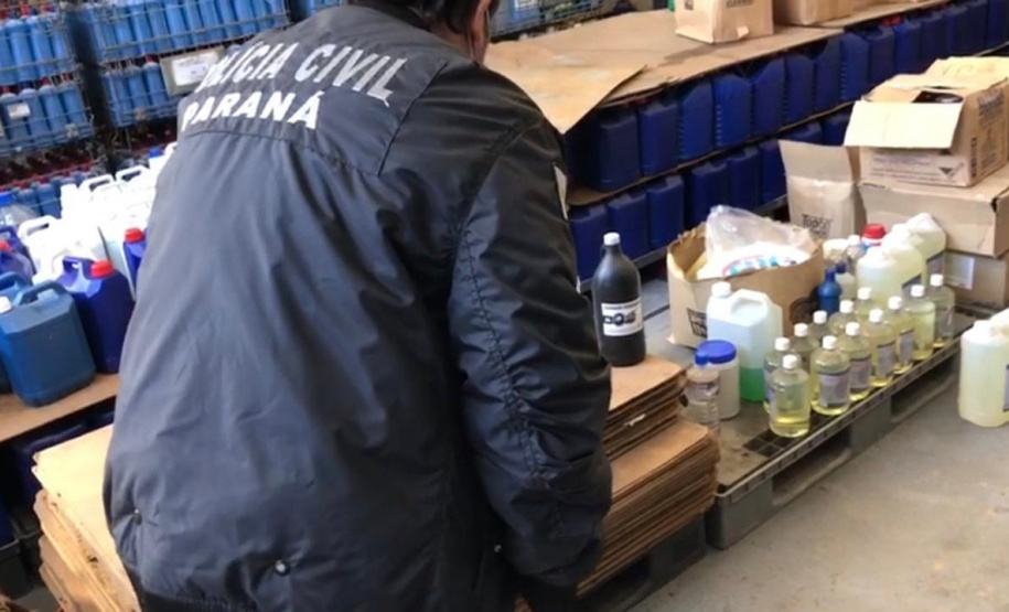 Polícia Civil descobre depósitos clandestinos de álcool em gel falsificados