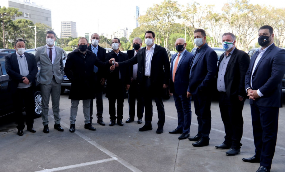 Polícia Civil recebe caminhão de treinamento de tiros e mais de 100 viaturas