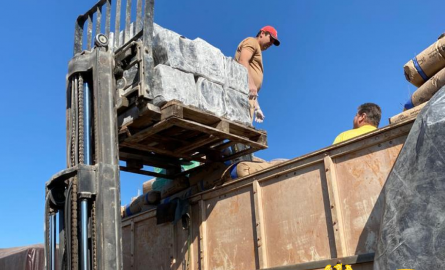 28.08 - Mais de 1,3 tonelada de maconha que estava escondida em carga de amido de mandioca é apreendida pelo BPRV no Noroeste do estado