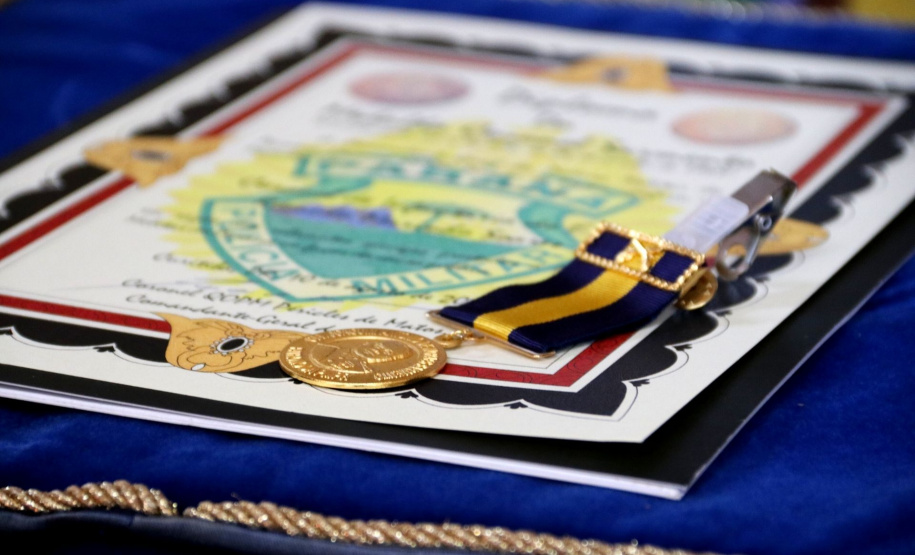 Secretário da Segurança Pública recebe medalha no aniversário de 166 anos da Polícia Militar do Paraná
