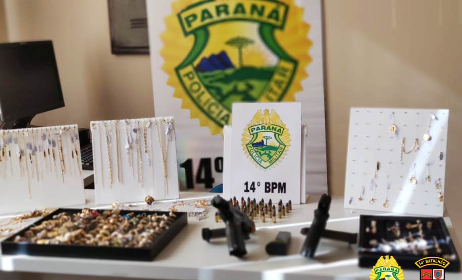 No Oeste do estado, PM prende dupla e recupera R$ 30 mil em joias e um veículo após denúncias