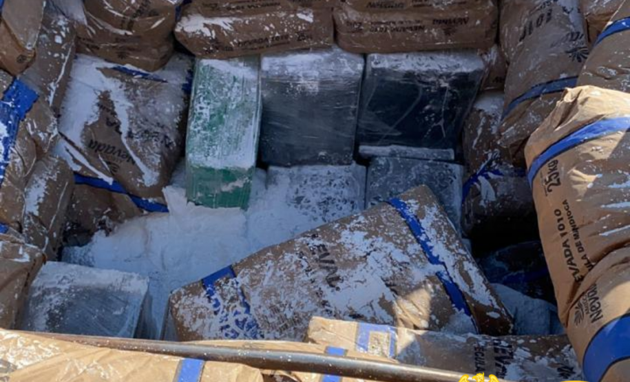 28.08 - Mais de 1,3 tonelada de maconha que estava escondida em carga de amido de mandioca é apreendida pelo BPRV no Noroeste do estado