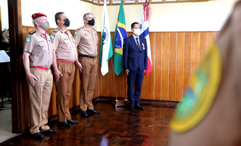 Secretário da Segurança Pública recebe medalha no aniversário de 166 anos da Polícia Militar do Paraná