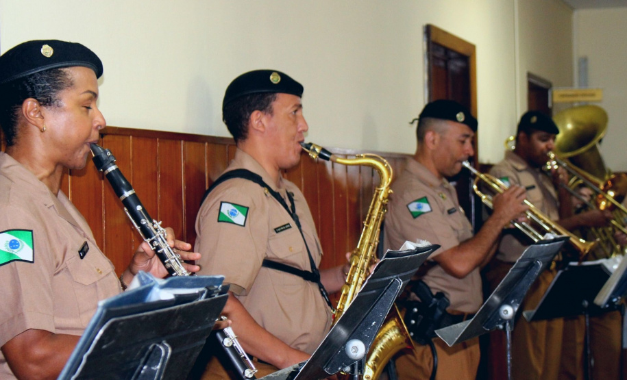 Secretário da Segurança Pública recebe medalha no aniversário de 166 anos da Polícia Militar do Paraná