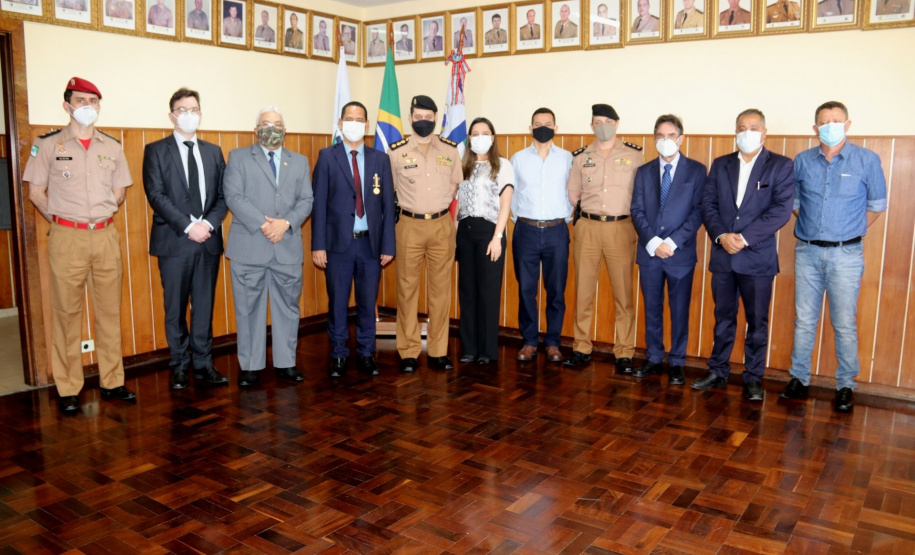 Secretário da Segurança Pública recebe medalha no aniversário de 166 anos da Polícia Militar do Paraná